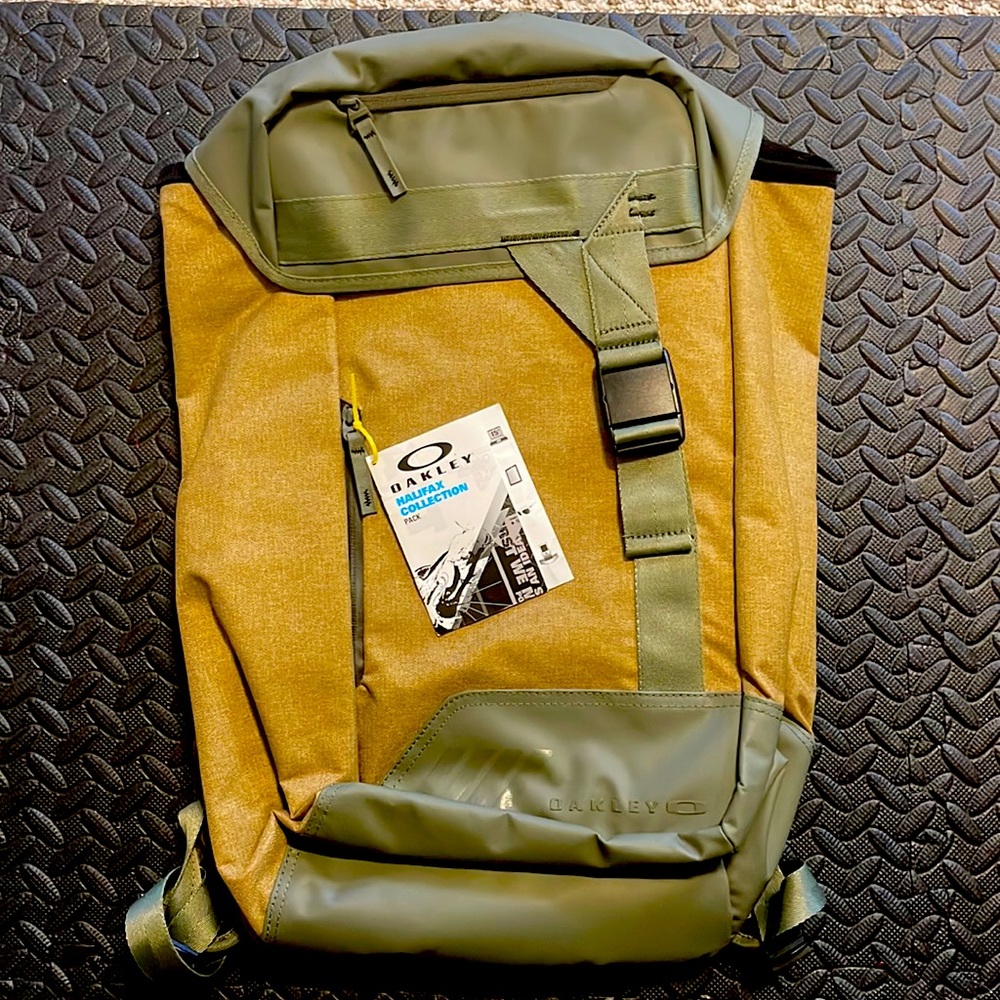 Brand new Oakley Halifax backpack